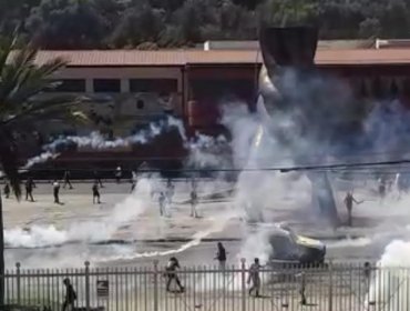 Con gases lacrimógenos dispersan a manifestantes que intentaron ingresar al Congreso en Valparaíso