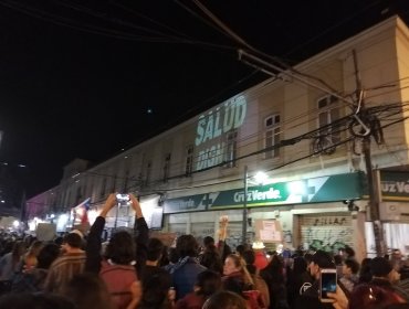 Marcha nocturna en Valparaíso: Decenas de disturbios y nuevos enfrentamientos de carabineros y manifestantes