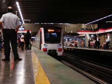 Metro de Santiago opera hasta las 20:00 horas y Transantiago lo hará hasta la medianoche