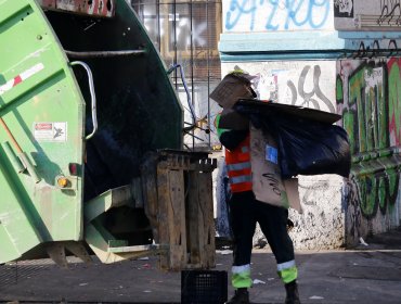 Trabajadores del aseo vuelven a sus labores pese a nula respuesta de alcalde Sharp