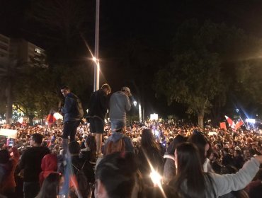 Marcha nocturna en Viña del Mar: Masiva concurrencia en forma pacífica en pleno centro