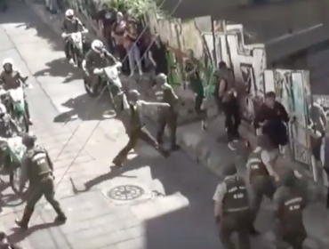 Carabineros le habría informado a Jefe de la Defensa en Valparaíso que video de golpiza a manifestantes "está editado"