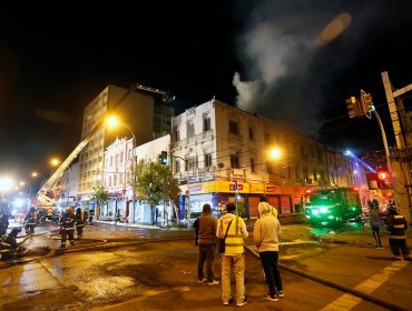 Incendio destruye tienda comercial que ya había sido saqueada y quemada en Valparaíso