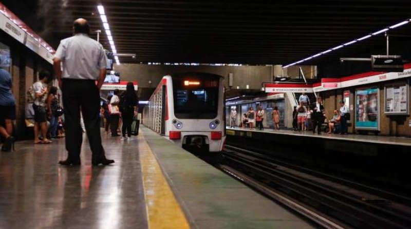 Metro de Santiago opera hasta las 20:00 horas y Transantiago lo hará hasta la medianoche