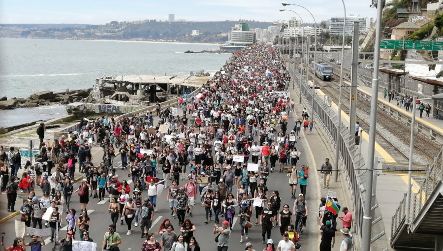 [VIDEOS] Marea de 100 mil personas se manifiesta por Av. España camino al Congreso Nacional