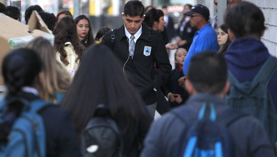 Mayoría de las comunas de la RM anuncian retorno a clases desde este lunes