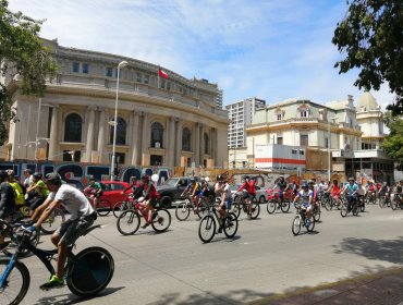 Ciclistas se unen a masiva manifestación en Viña del Mar