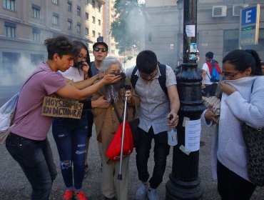 Masivas manifestaciones en plaza Italia y paseo Bulnes terminan en incidentes y enfrentamientos