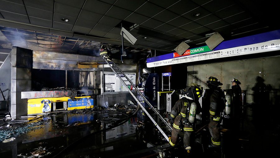 Habrían identificado a uno de los presuntos autores de ataque a estaciones del Metro de Santiago