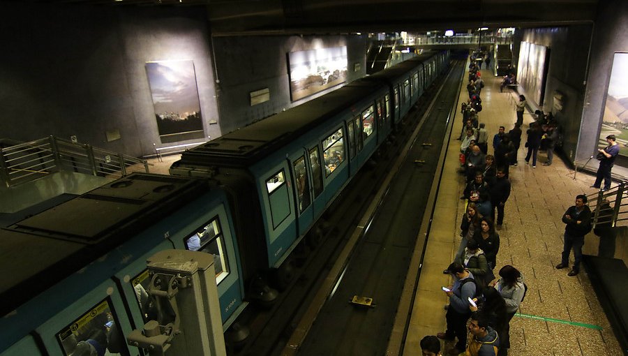 Por incidentes, Metro de Santiago decidió finalizar todo el servicio de su red