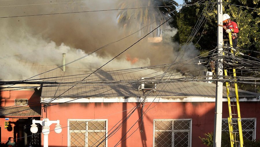 Alcalde de Quilpué por incendio en la Municipalidad: "El cambio no se hace así"