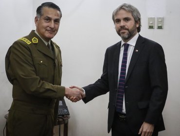 Carabineros descarta estar sobrepasados: "Estamos actuando de forma dosificada"