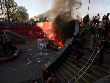 Por graves incidentes, Metro de Santiago debió retrasar inicio de su servicio este martes