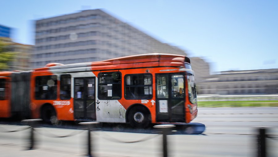 239 buses de apoyo reforzarán el transporte público de Santiago este miércoles