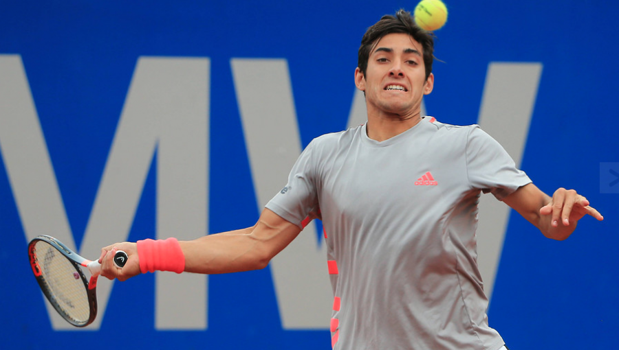 Cristian Garin venció a Isner y avanzó a octavos del Masters 1000 de París