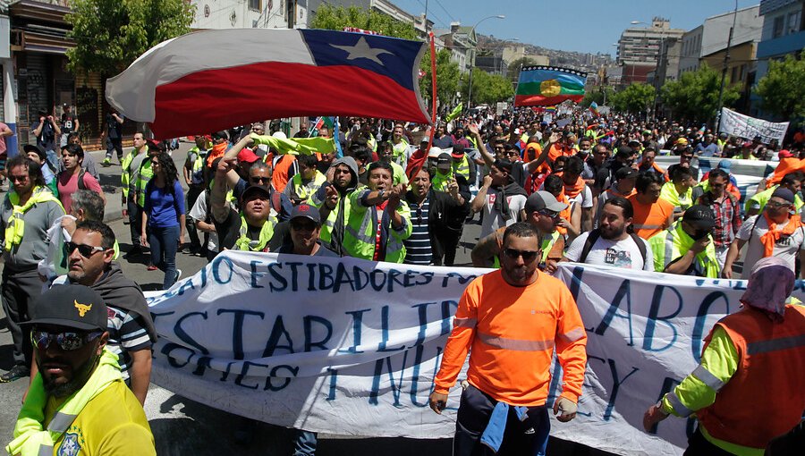 Alumnos de la UPLA entregan atención psicológica y de salud gratuita a manifestantes