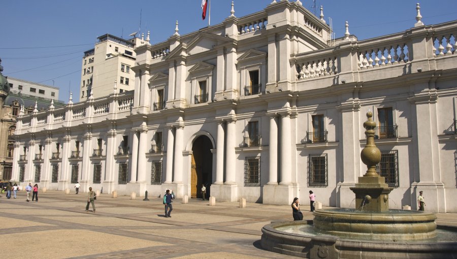 Gobierno invitó a partidos de oposición a La Moneda: RD aceptó y PC se restó