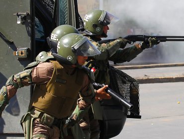 Tras incidentes en Plaza Italia, carabineros dispersó a manifestantes hacia Providencia