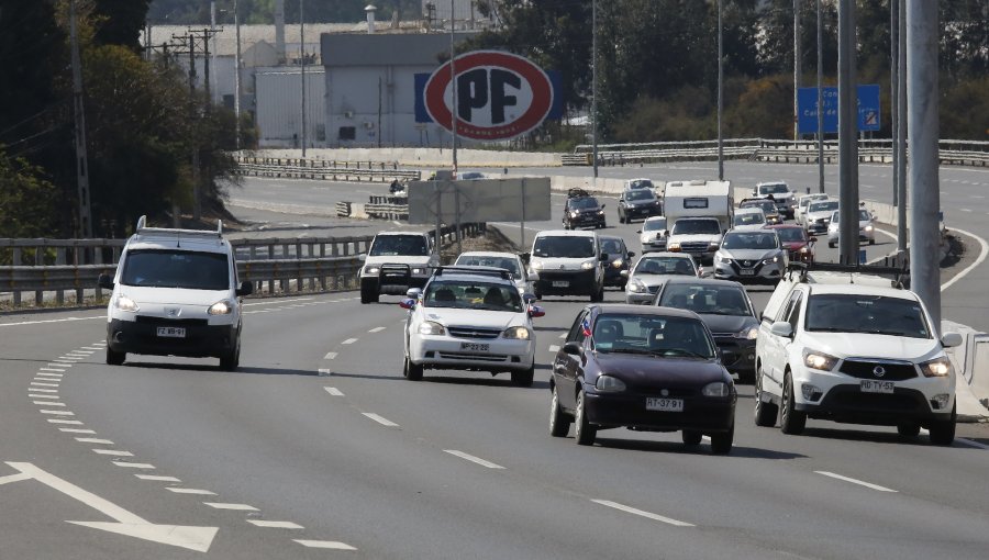 Más de 80 mil vehículos han salido de santiago en este feriado