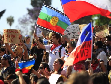 Centenares de personas disfrazadas se congregaron en Plaza Italia