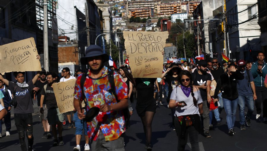 Solo mil personas en marcha de Viña del Mar a Valparaíso: Incidentes aislados