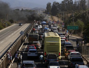 Protestas con barricadas interrumpen tránsito en las rutas 5 Sur y Norte