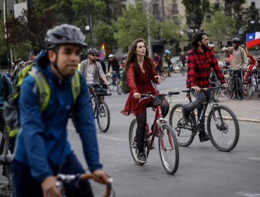 Miles de ciclistas protestaron en las cercanías de la casa del Presidente Piñera