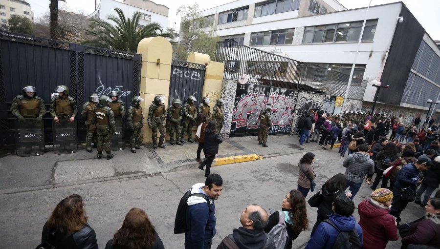 Instituto Nacional e Internado Barros Arana cierran su año escolar