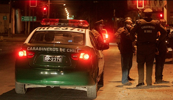 Cuatro personas lesionadas deja accidente entre dos microbuses y un auto en Viña