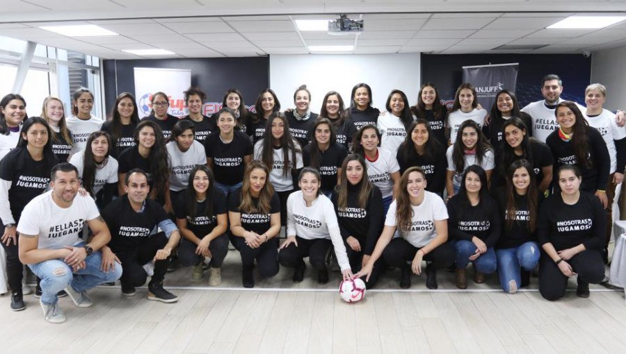 Jugadoras de fútbol femenino realizarán primer cabildo abierto por crisis social