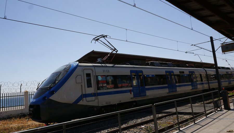 Metro de Valparaíso inicia servicios a las 06.15 de este lunes