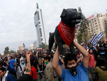 "Super Lunes": Miles de personas se manifiestan nuevamente en plaza Italia