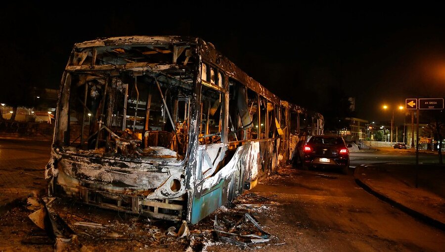 Más de 2.400 buses han sido vandalizados en la región Metropolitana durante crisis social