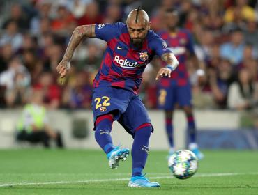 Arturo Vidal fue titular en el empate entre Barcelona y Slavia Praga por Champions