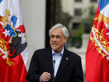 Piñera afirma estar abierto a discutir una nueva Constitución, pero dentro de la "institucionalidad"