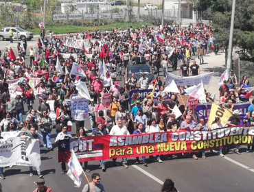 Marcha desde Valparaíso hacia Viña del Mar aumenta incertidumbre por convocatoria en Reñaca