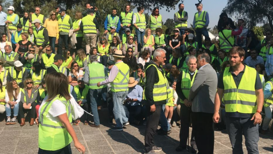 Unos 500 vecinos de Reñaca y Bosques de Montemar formaron bloque para defender sus sectores ante posible llegada de marcha