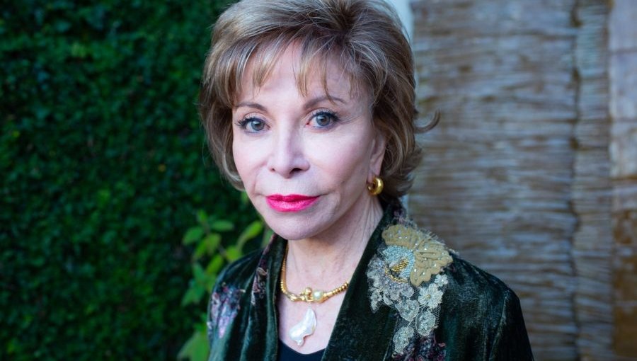 Isabel Allende calificó como un "insulto" la desigualdad que se vive en Chile