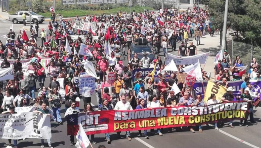 Marcha desde Valparaíso hacia Viña del Mar aumenta incertidumbre por convocatoria en Reñaca