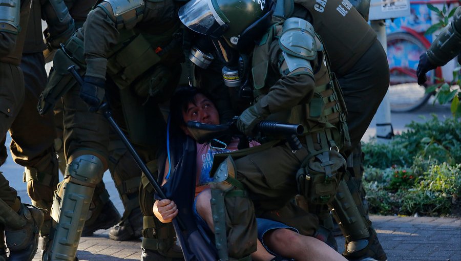 Fiscalía Oriente formalizará a 14 carabineros por presuntas torturas en Ñuñoa y La Florida