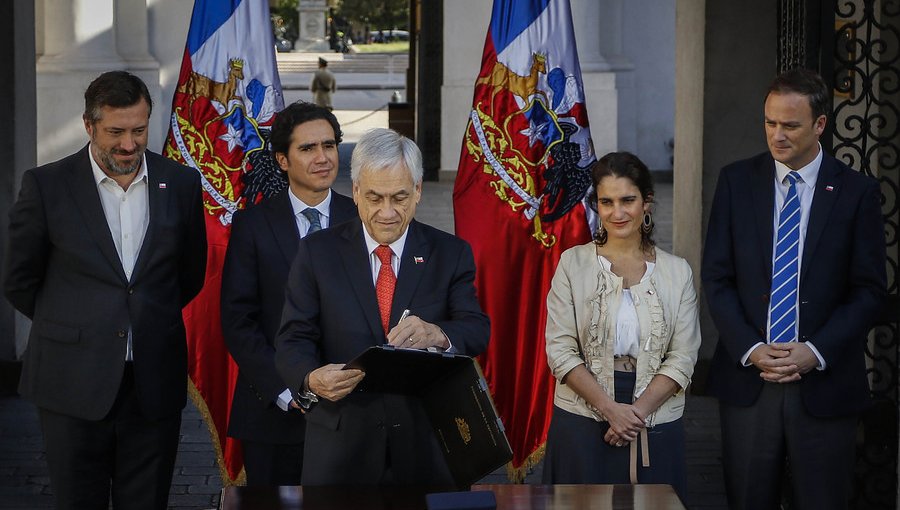 Gobierno firma proyecto de ingreso mínimo de $350 mil: beneficiará a 540 mil trabajadores