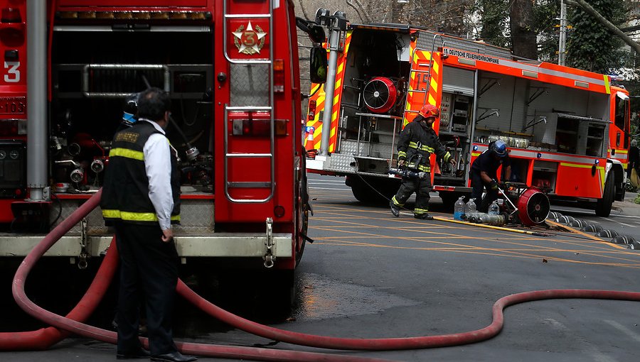 Denuncian que vice superintendente de Bomberos de Talca fue detenido tras ayudar a manifestantes