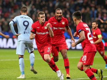 Con Aránguiz de titular, el Leverkusen derrotó al Atlético de Madrid en Champions