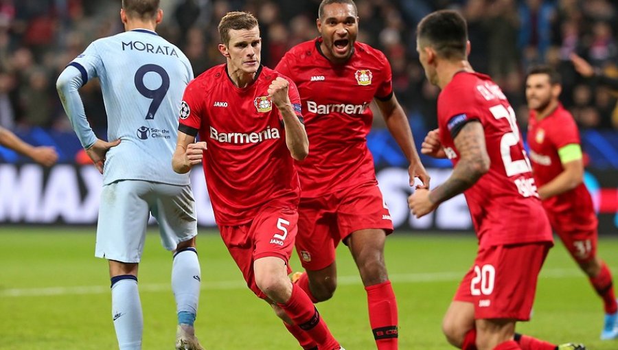 Con Aránguiz de titular, el Leverkusen derrotó al Atlético de Madrid en Champions