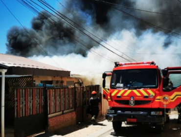 Incendio afectó a cinco viviendas en la comuna de Quilpué: dos fueron totalmente consumidas