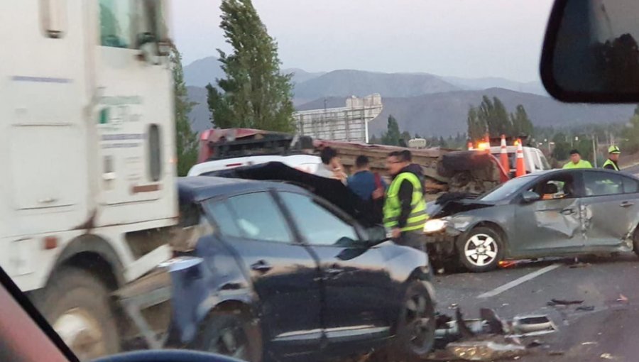 Seis vehículos se vieron involucrados en accidente de tránsito en sector Malleco de la autopista del Sol