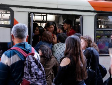 Transportes adelantó hora punta a las 14:30 horas y reforzó buses en sector oriente