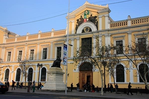 Universidad de Chile realizará plebiscito a la comunidad estudiantil sobre Constitución