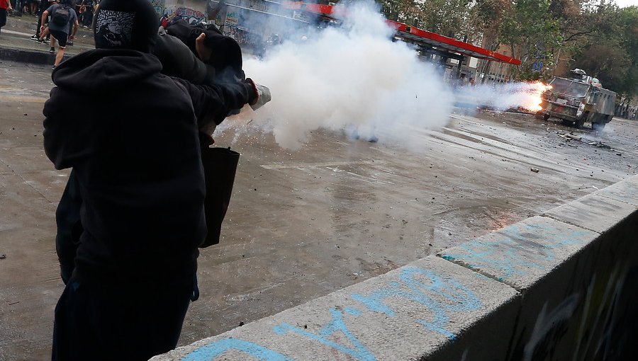 Concentración en Plaza Italia reúne a miles de personas: hay incidentes en Vicuña Mackenna