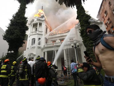 Detienen a tres sujetos por eventual participación en incendio que afectó a UPV